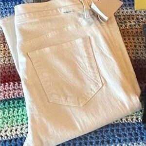 Mother weekender jeans color eggnog size 29 
New with tag